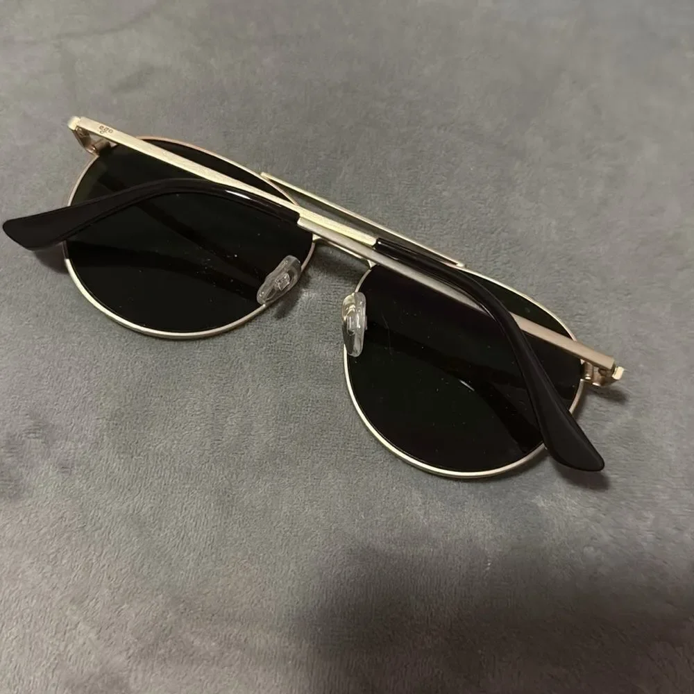 Classic Black Aviator Sunglasses NWT Gold and Black UNISEX - 100% UVA